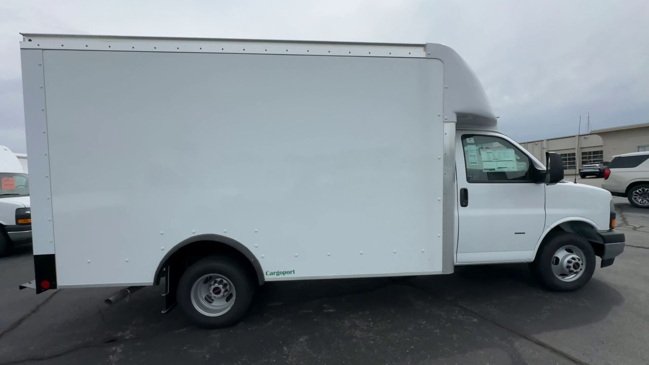 2025 GMC Savana Cutaway 3500 1WT