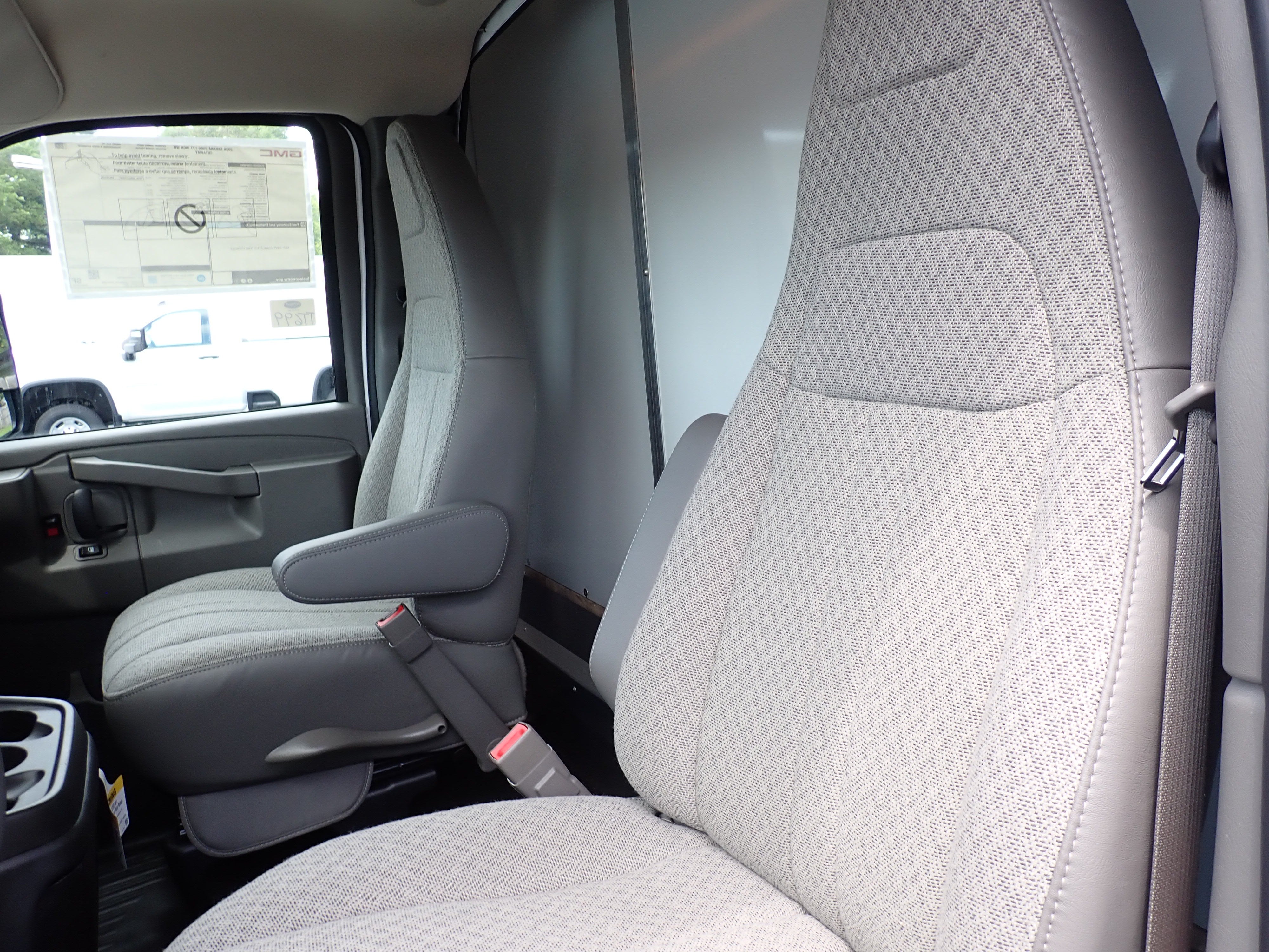 2026 GMC Savana Cutaway 3500 1WT