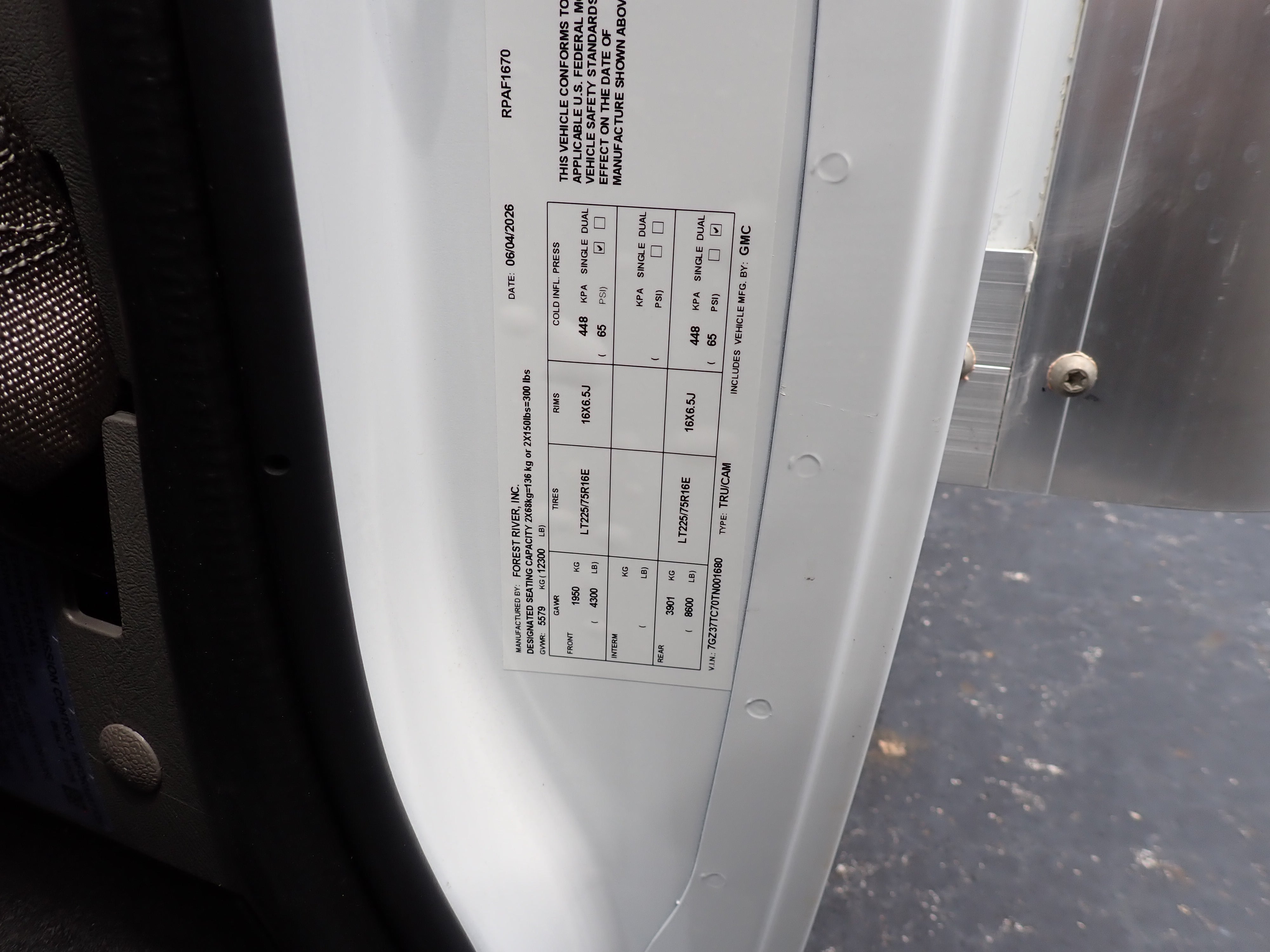 2026 GMC Savana Cutaway 3500 1WT