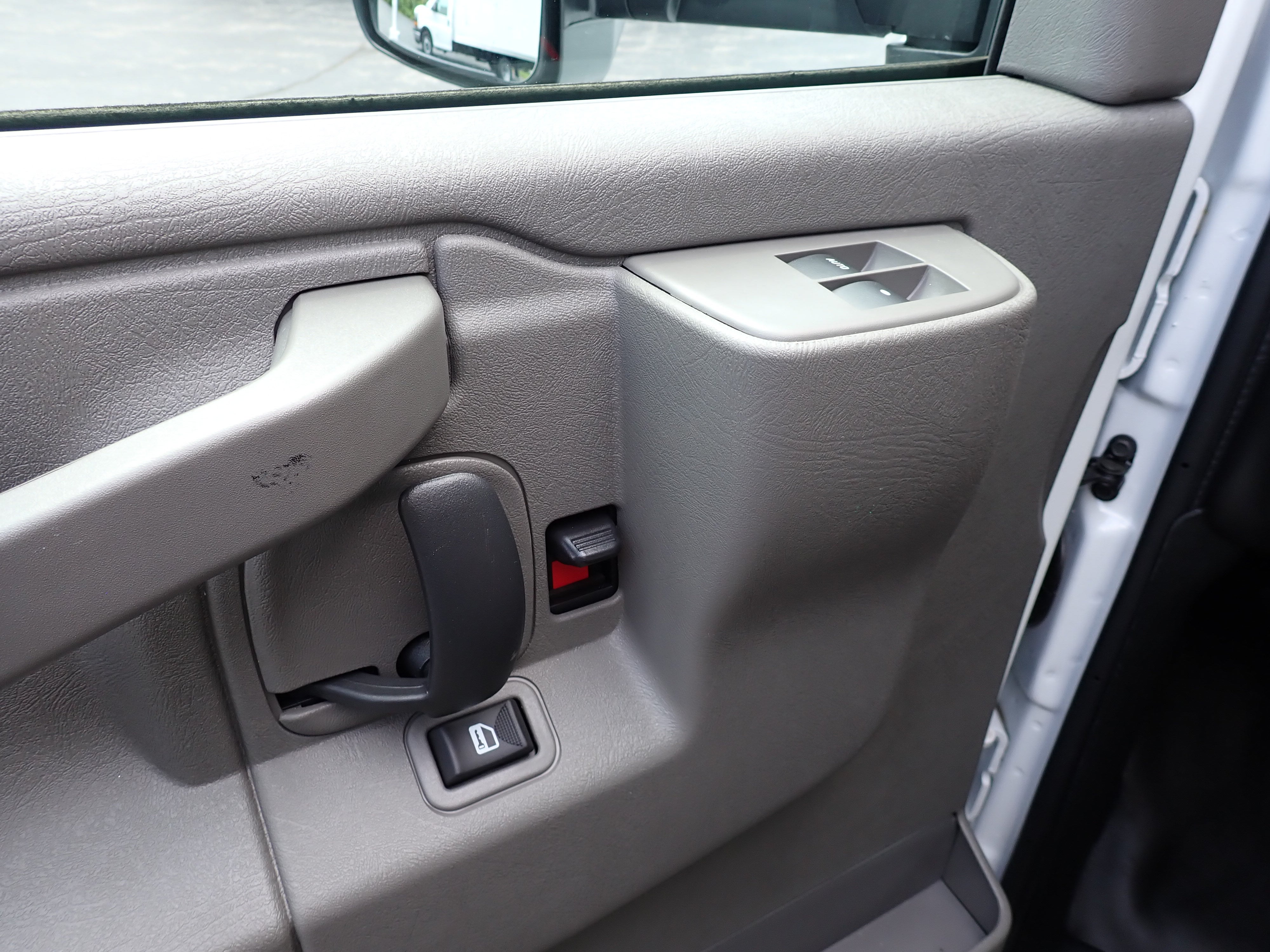 2026 GMC Savana Cutaway 3500 1WT