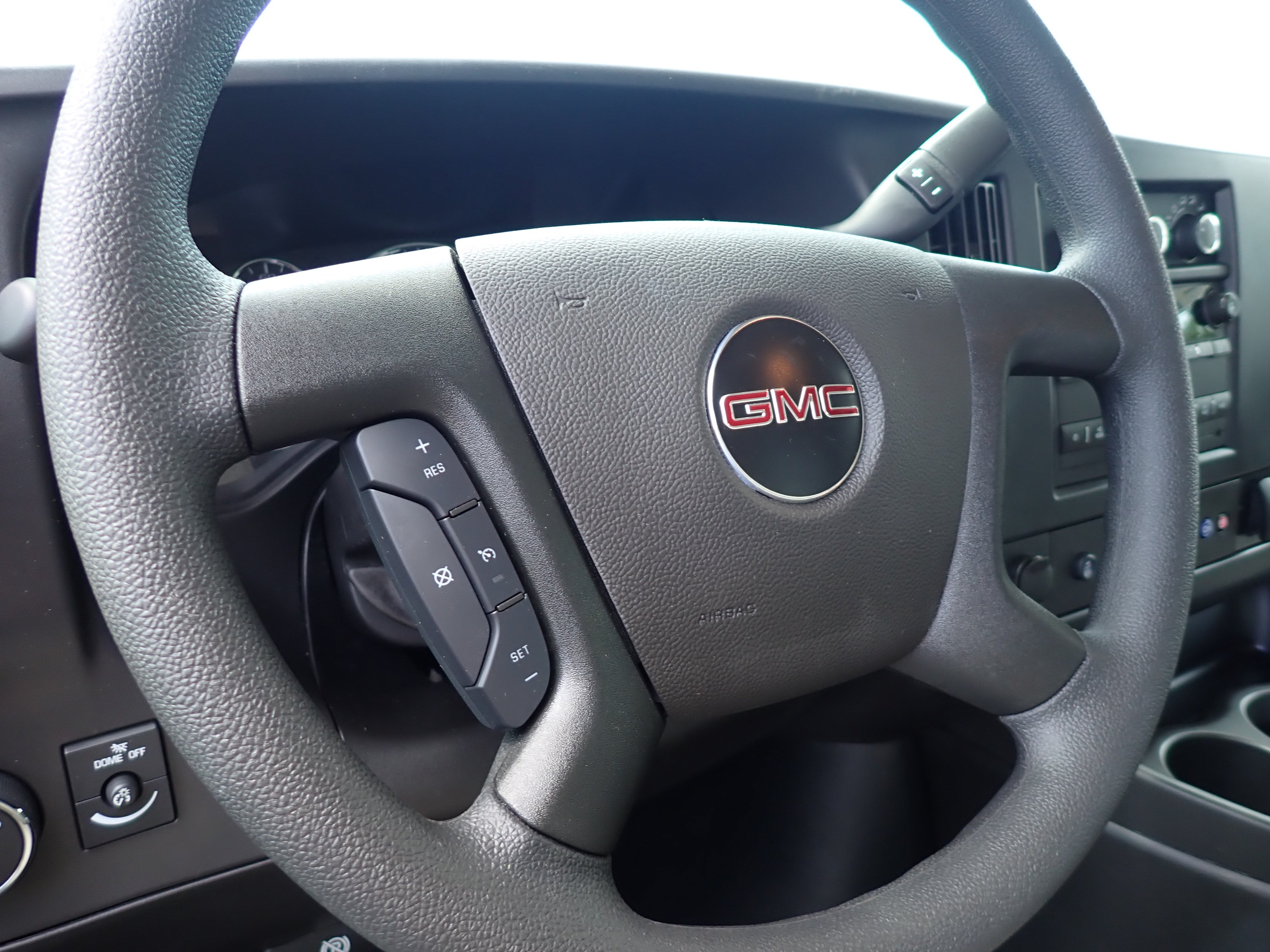 2026 GMC Savana Cutaway 3500 1WT