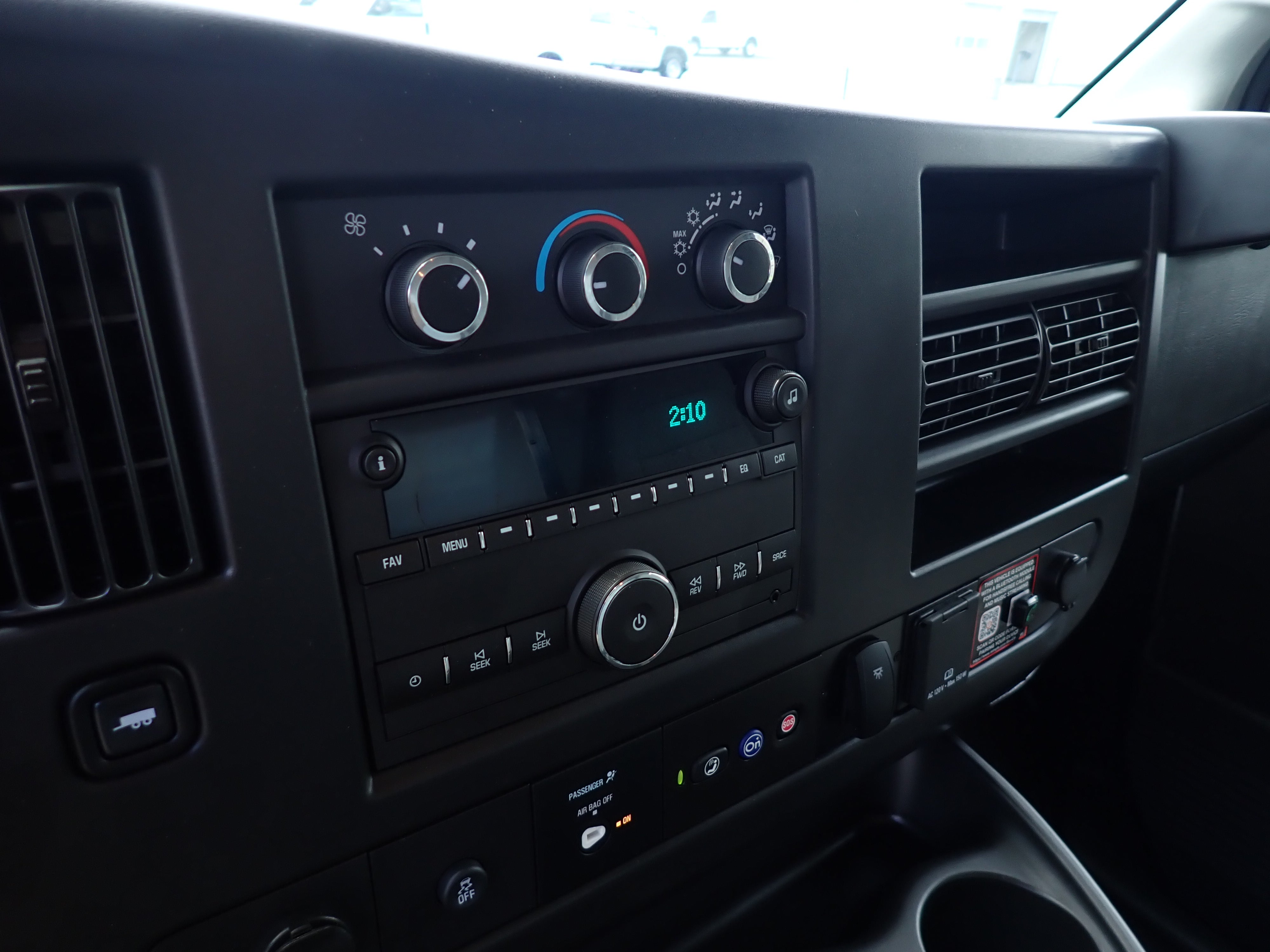2026 GMC Savana Cutaway 3500 1WT