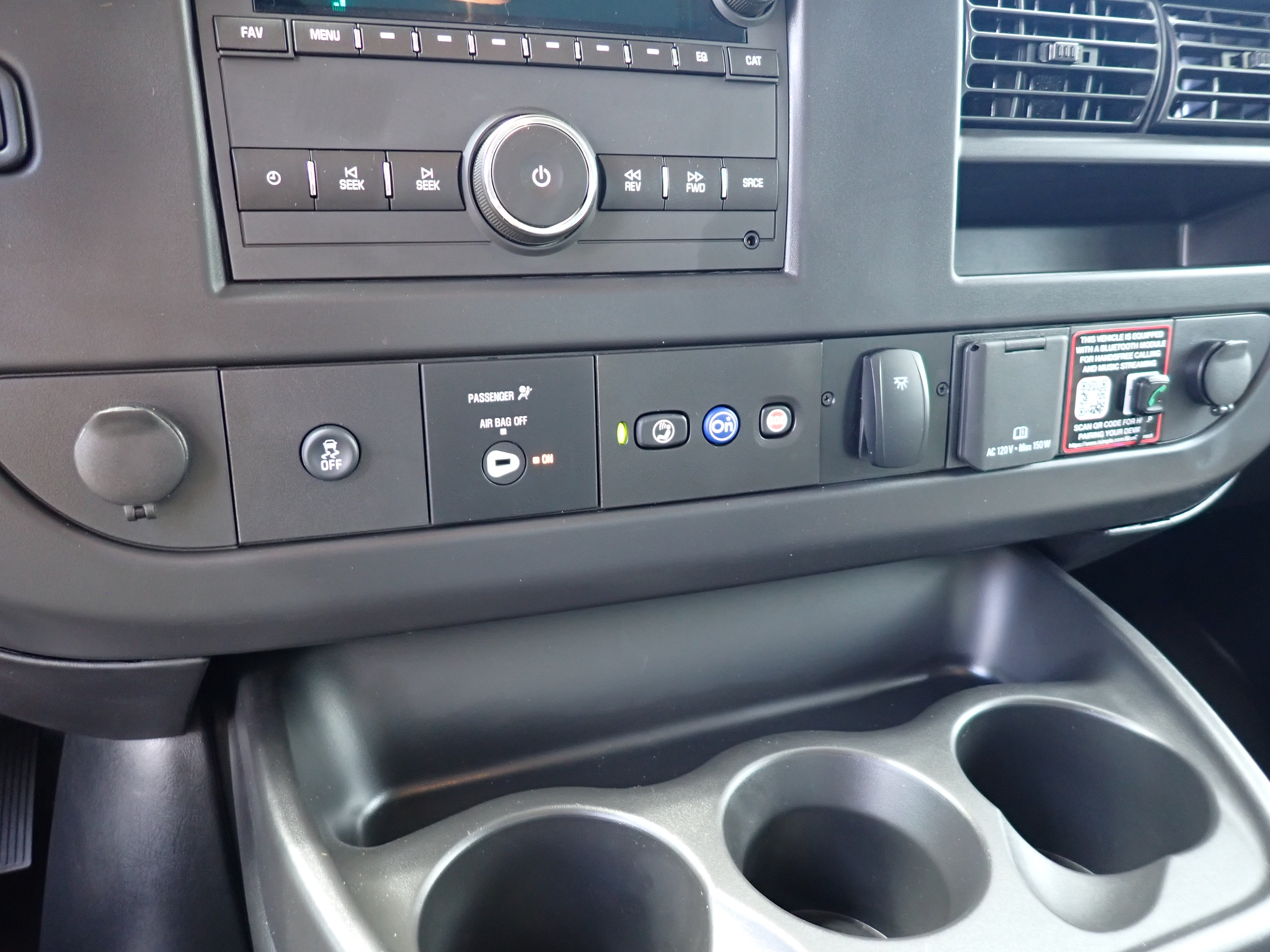 2026 GMC Savana Cutaway 3500 1WT