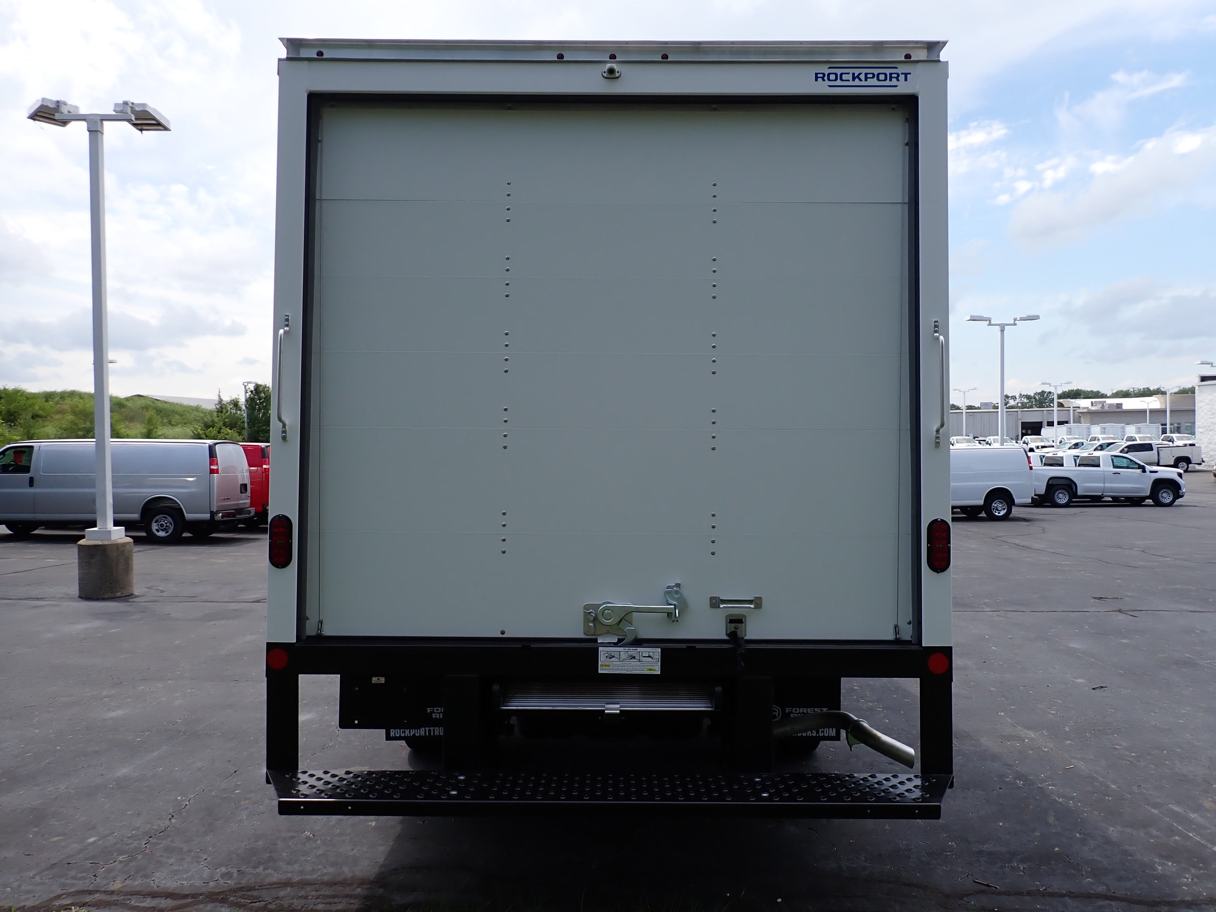 2026 GMC Savana Cutaway 3500 1WT