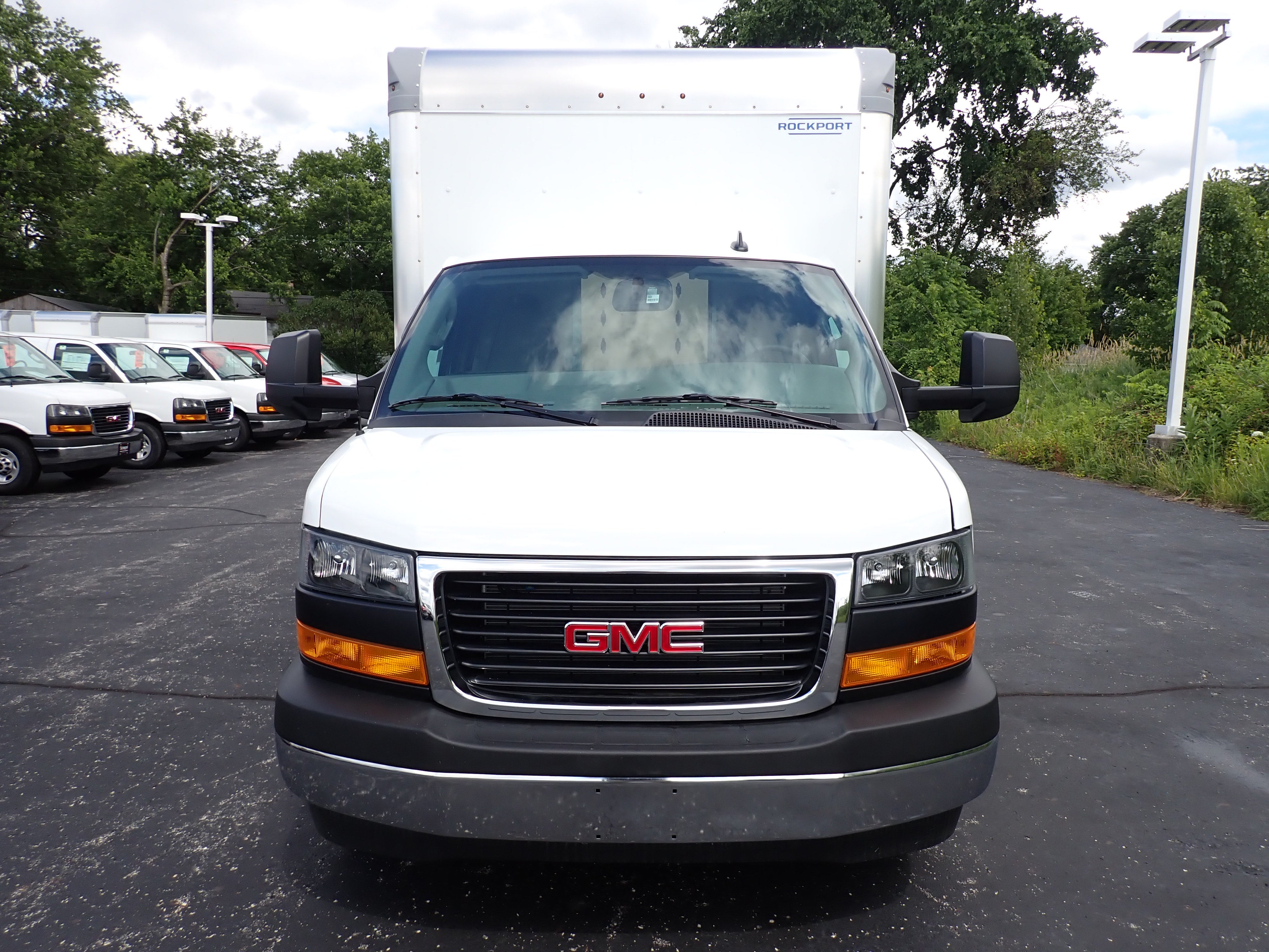 2026 GMC Savana Cutaway 3500 1WT