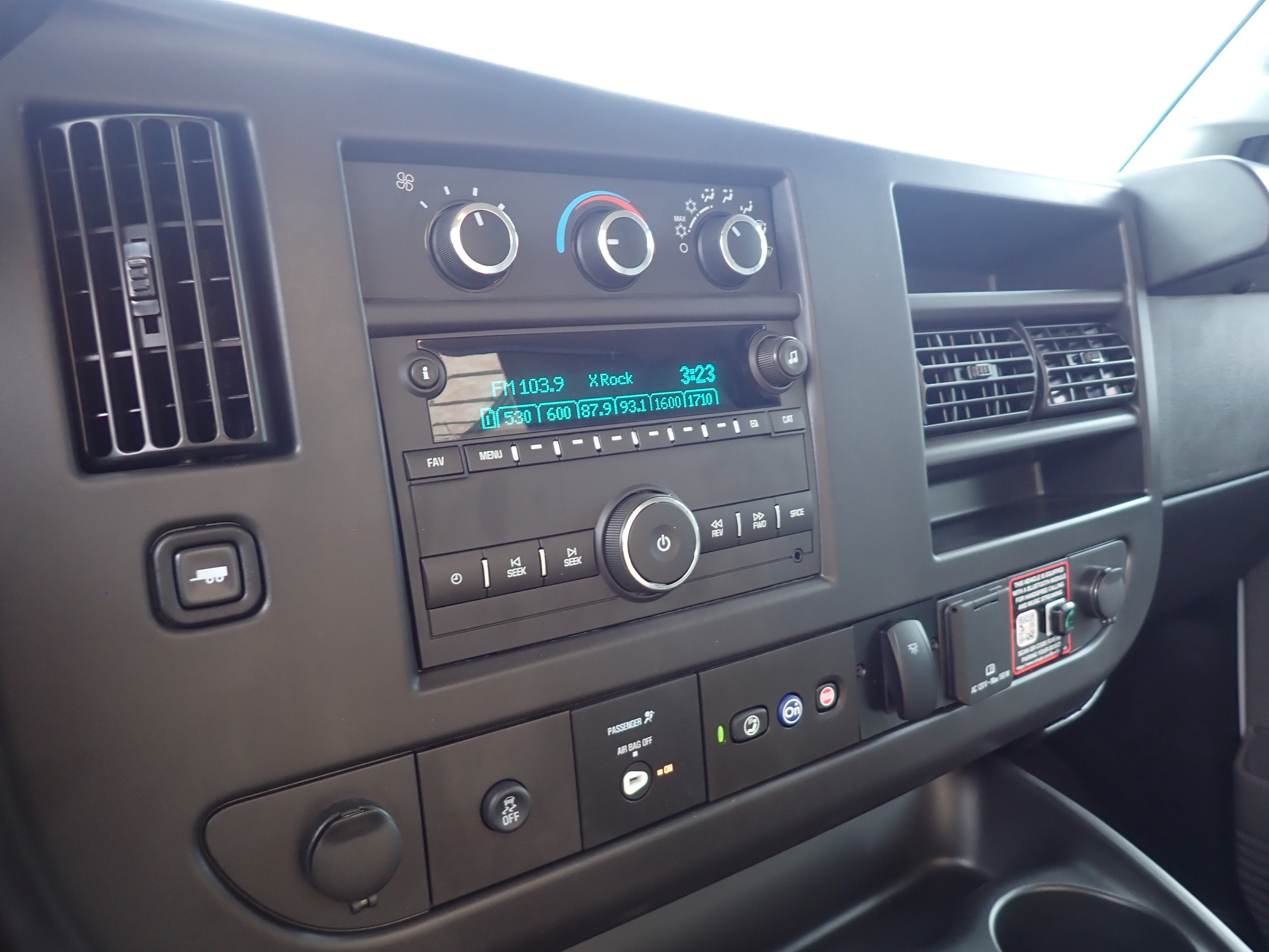 2026 GMC Savana Cutaway 3500 1WT