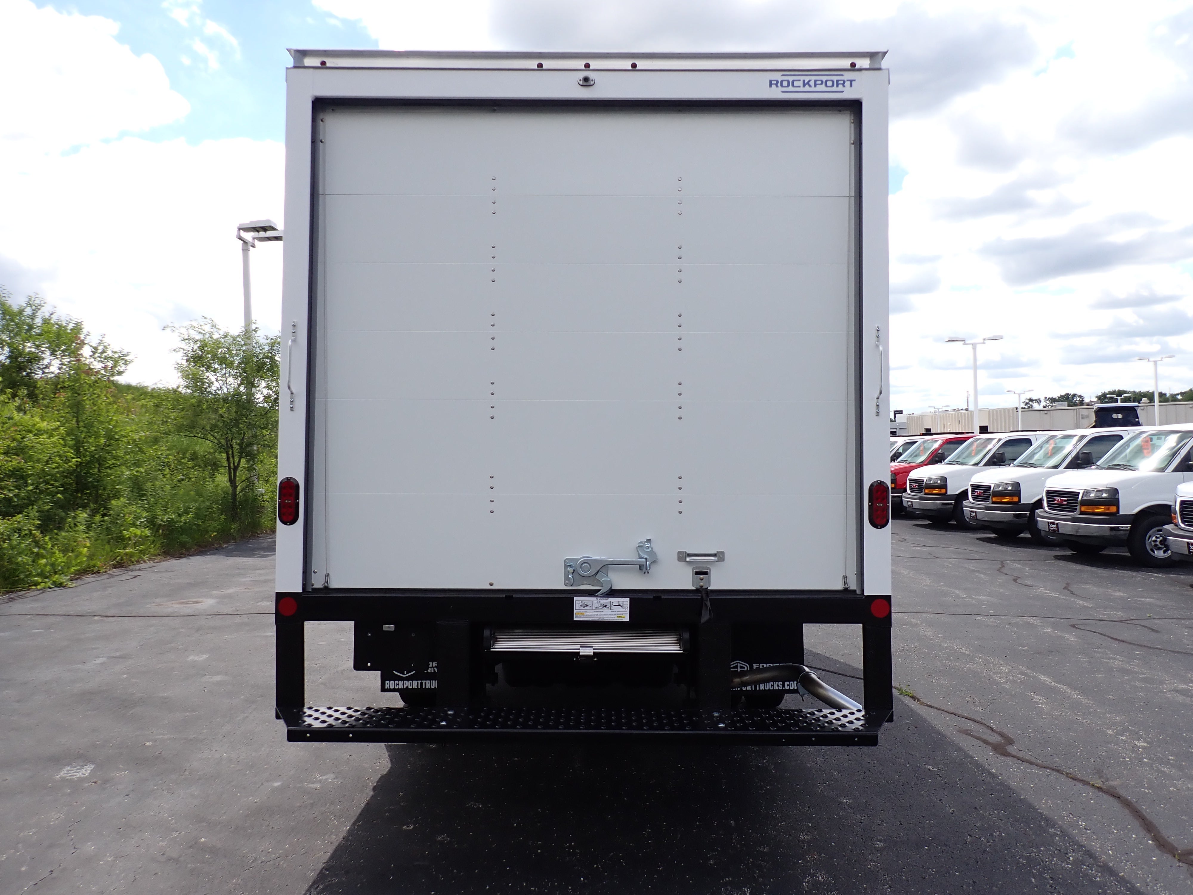 2026 GMC Savana Cutaway 3500 1WT
