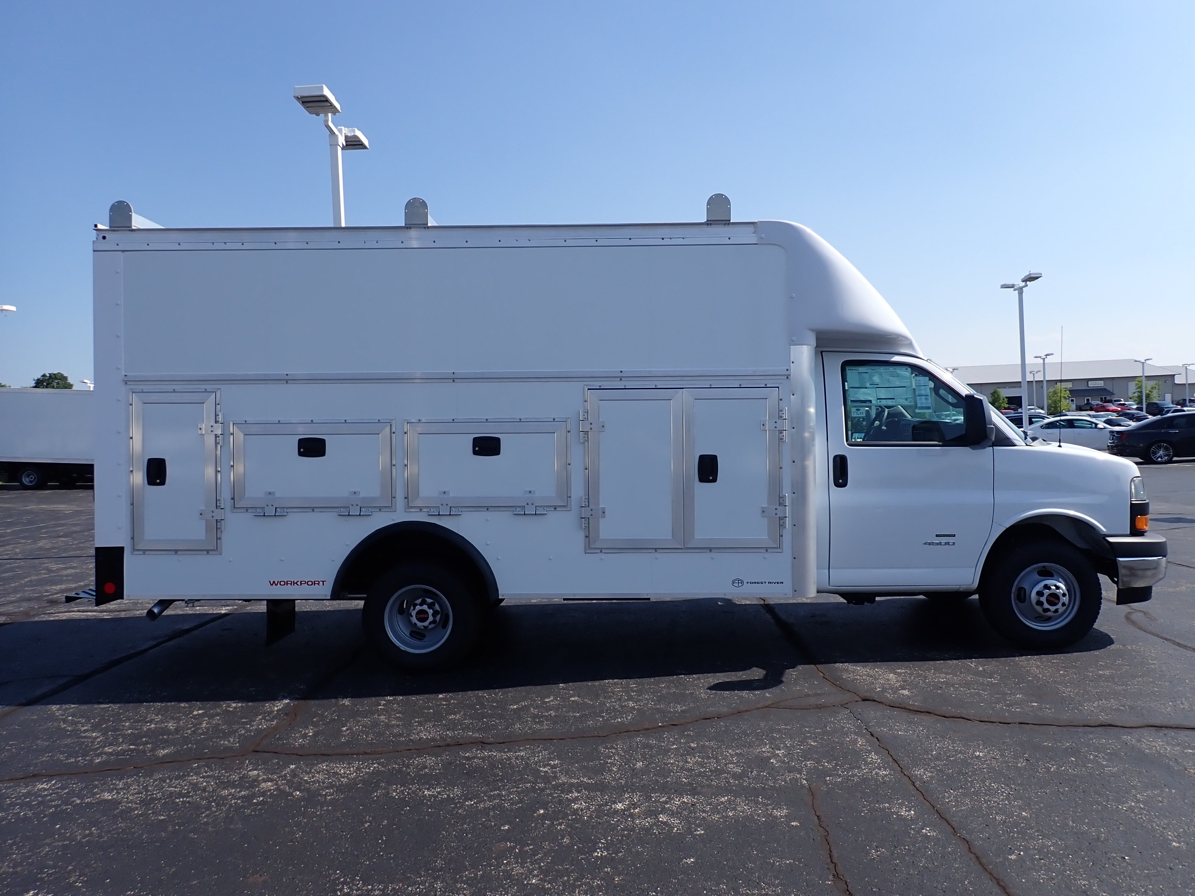 2026 GMC Savana Cutaway 4500 2WT