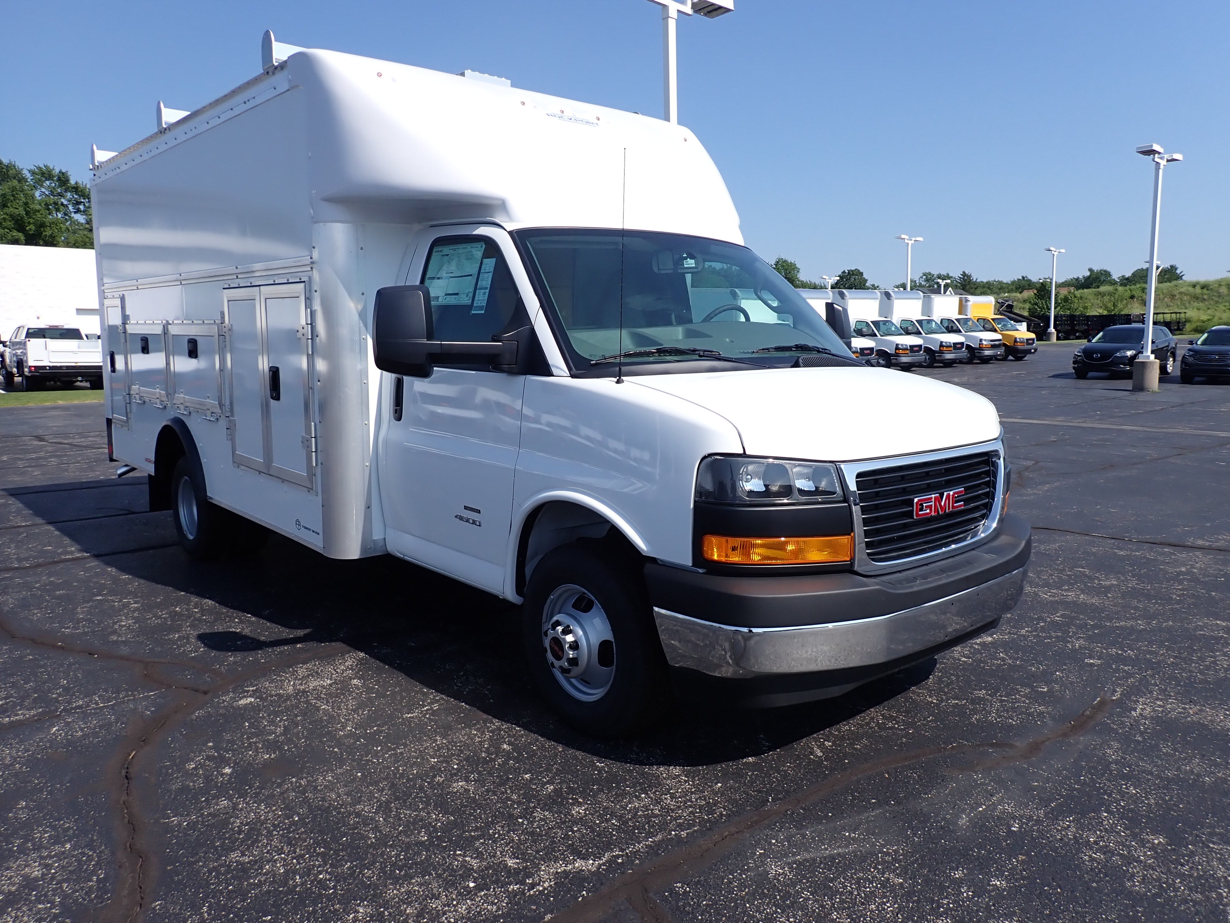 2026 GMC Savana Cutaway 4500 2WT