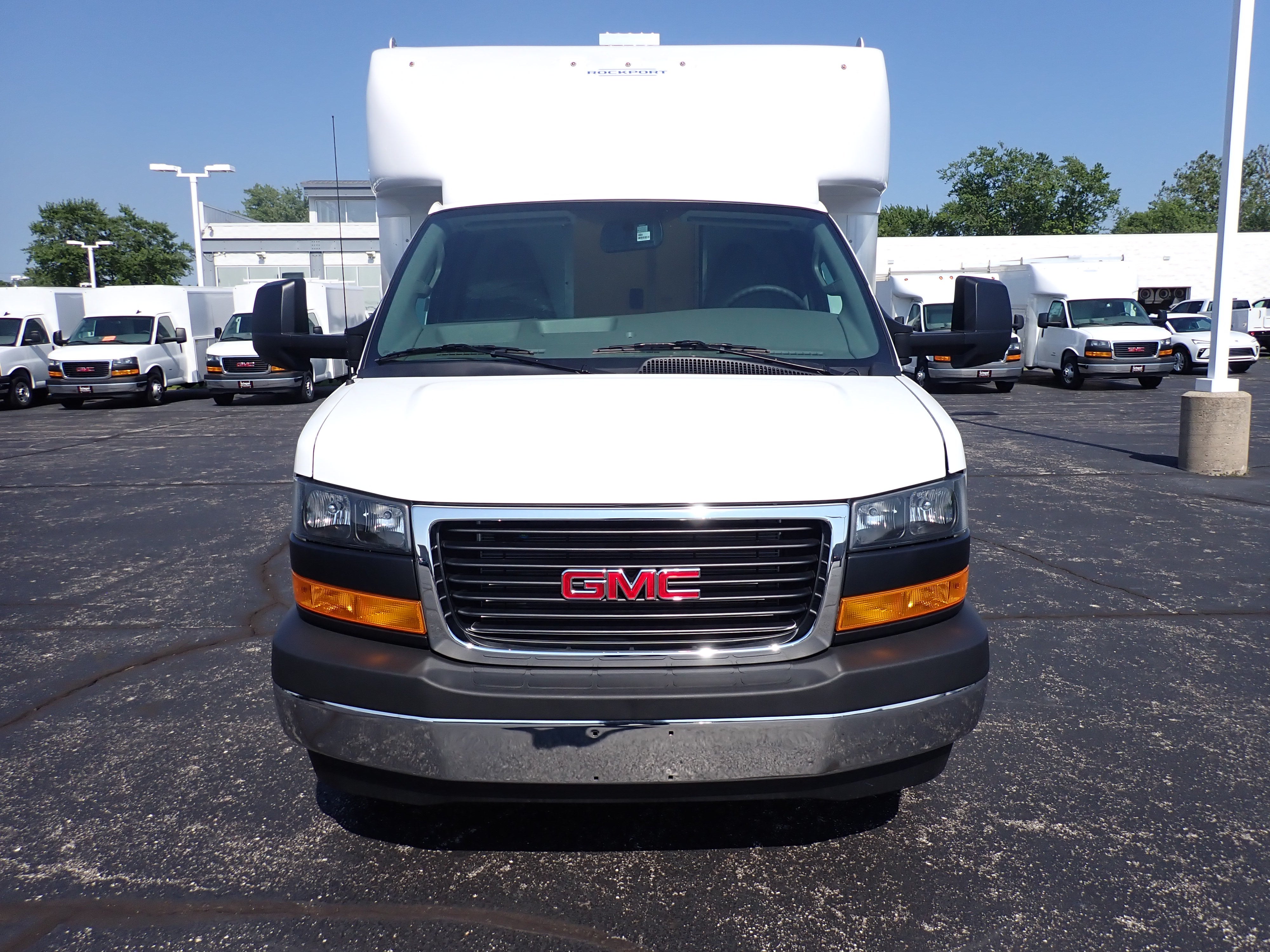 2026 GMC Savana Cutaway 4500 2WT
