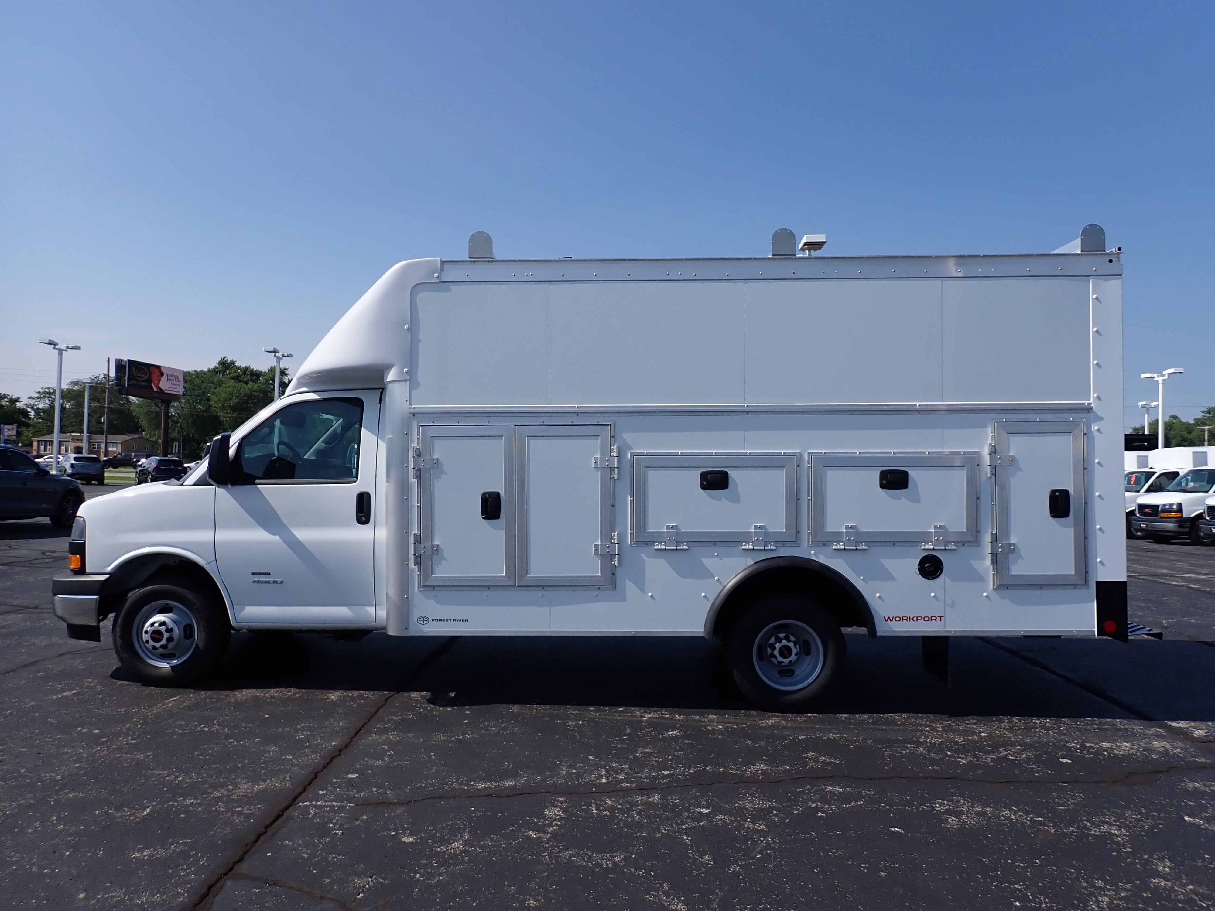 2026 GMC Savana Cutaway 4500 2WT