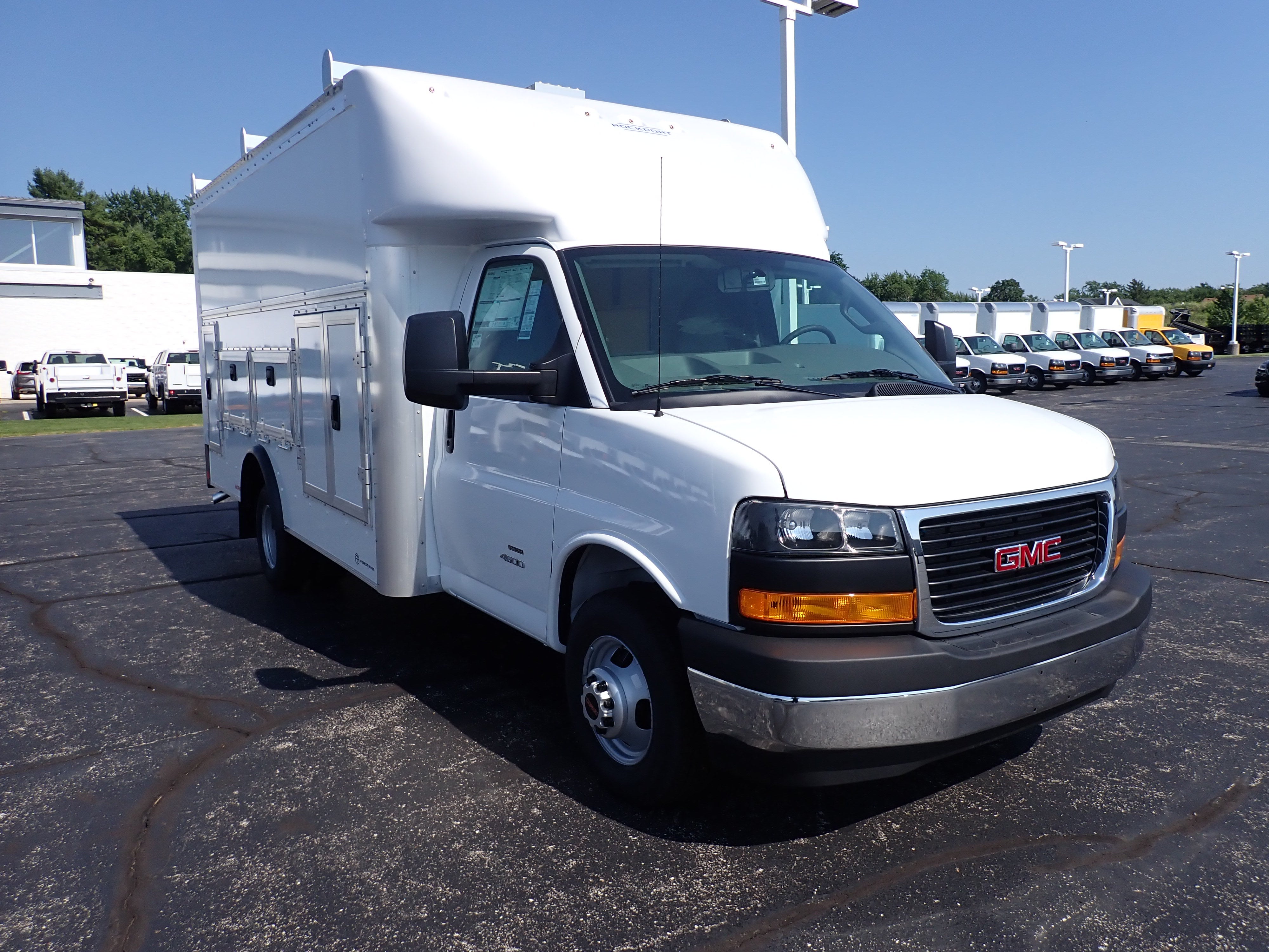 2026 GMC Savana Cutaway 4500 2WT
