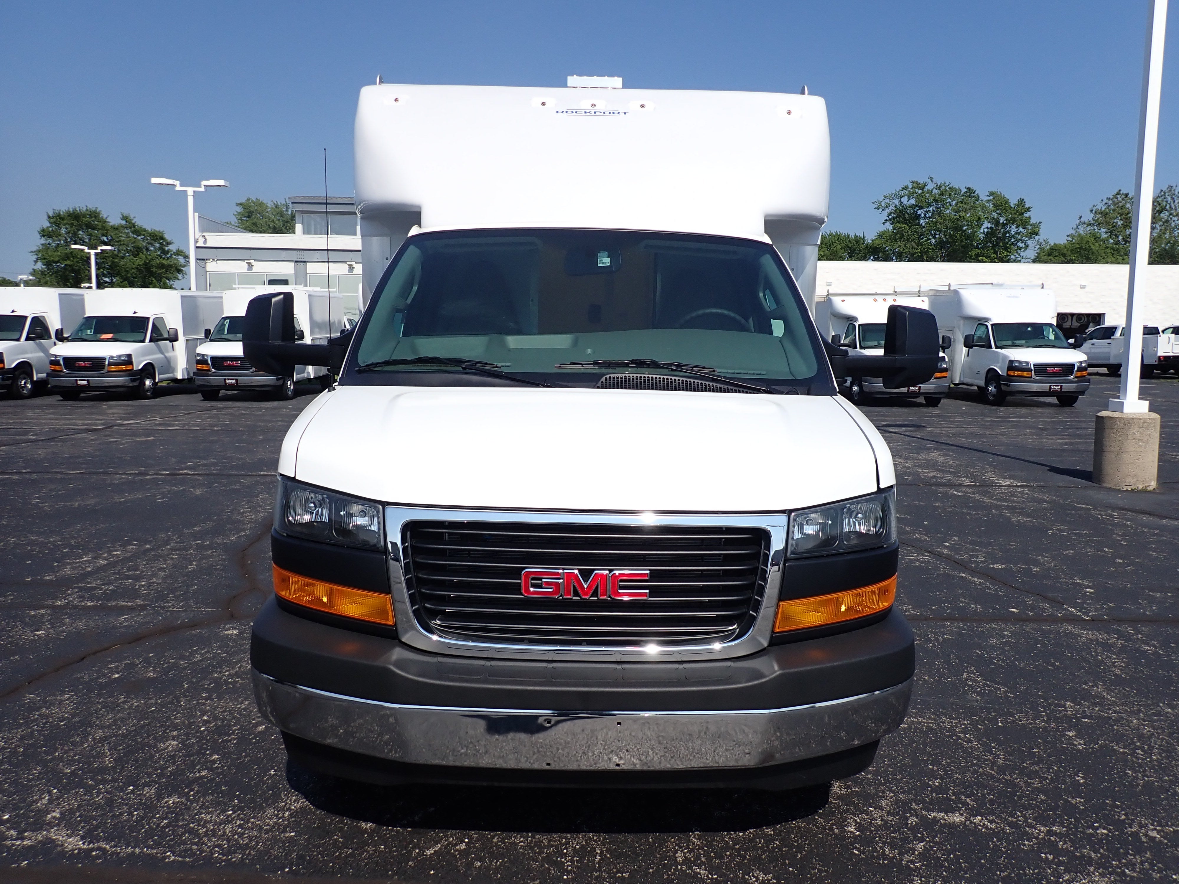 2026 GMC Savana Cutaway 4500 2WT