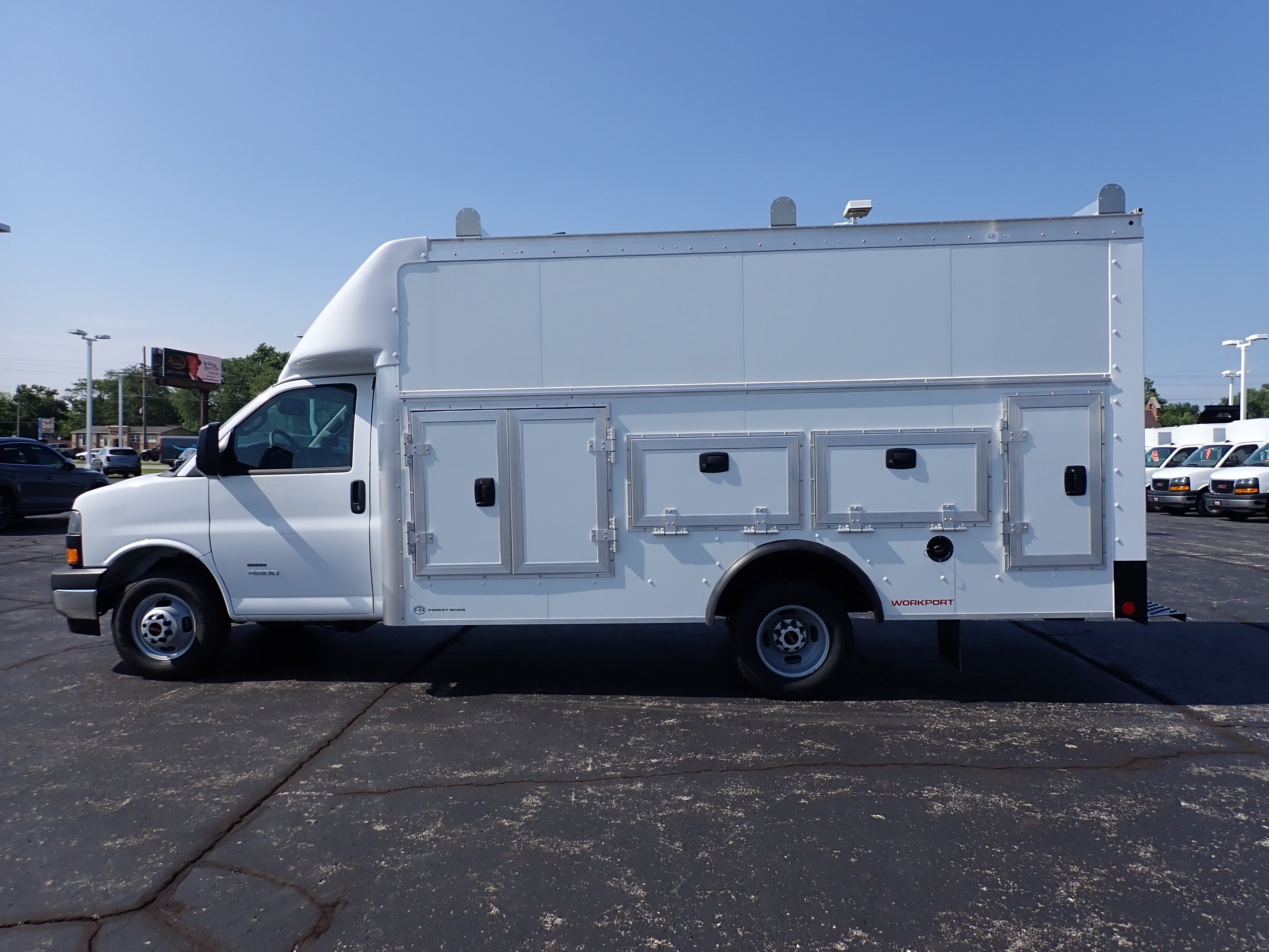 2026 GMC Savana Cutaway 4500 2WT