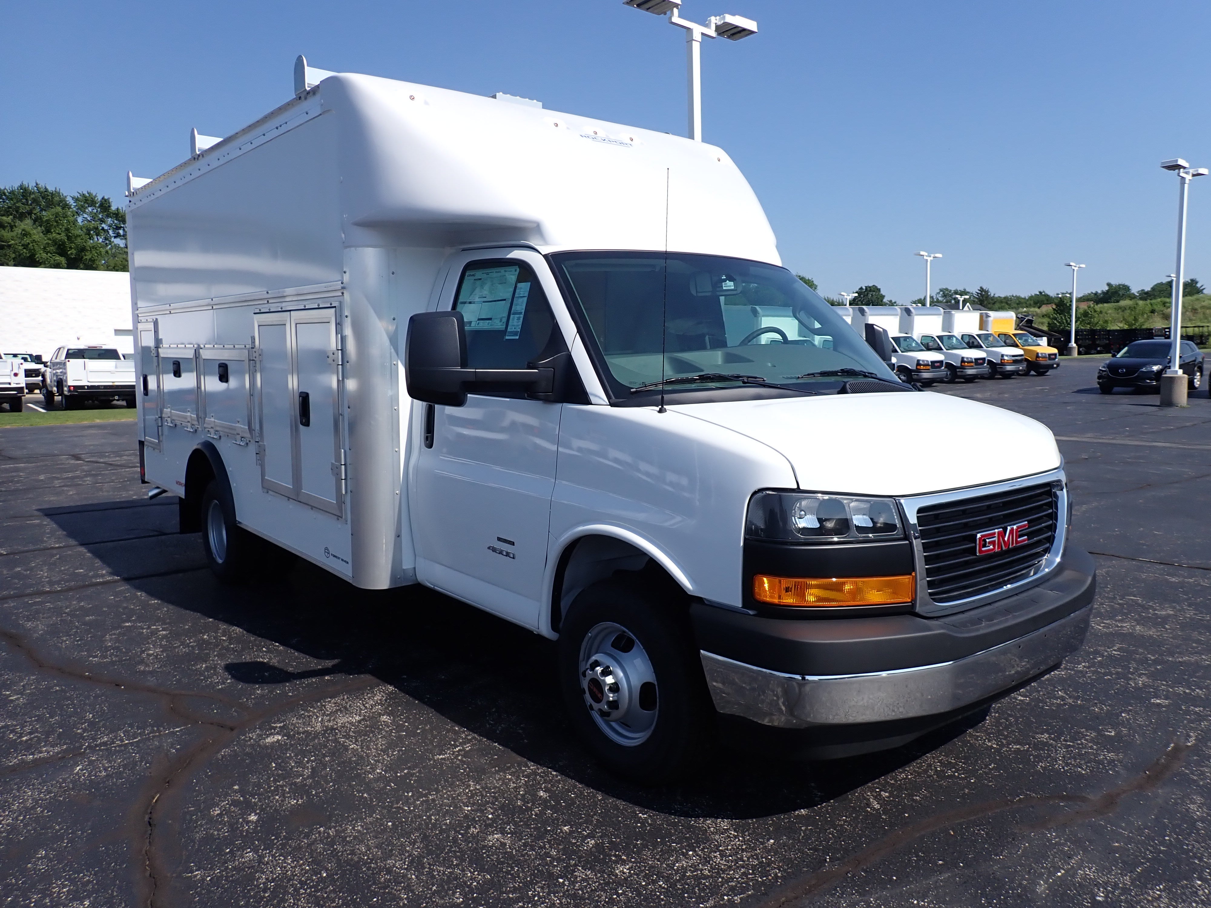 2026 GMC Savana Cutaway 4500 2WT