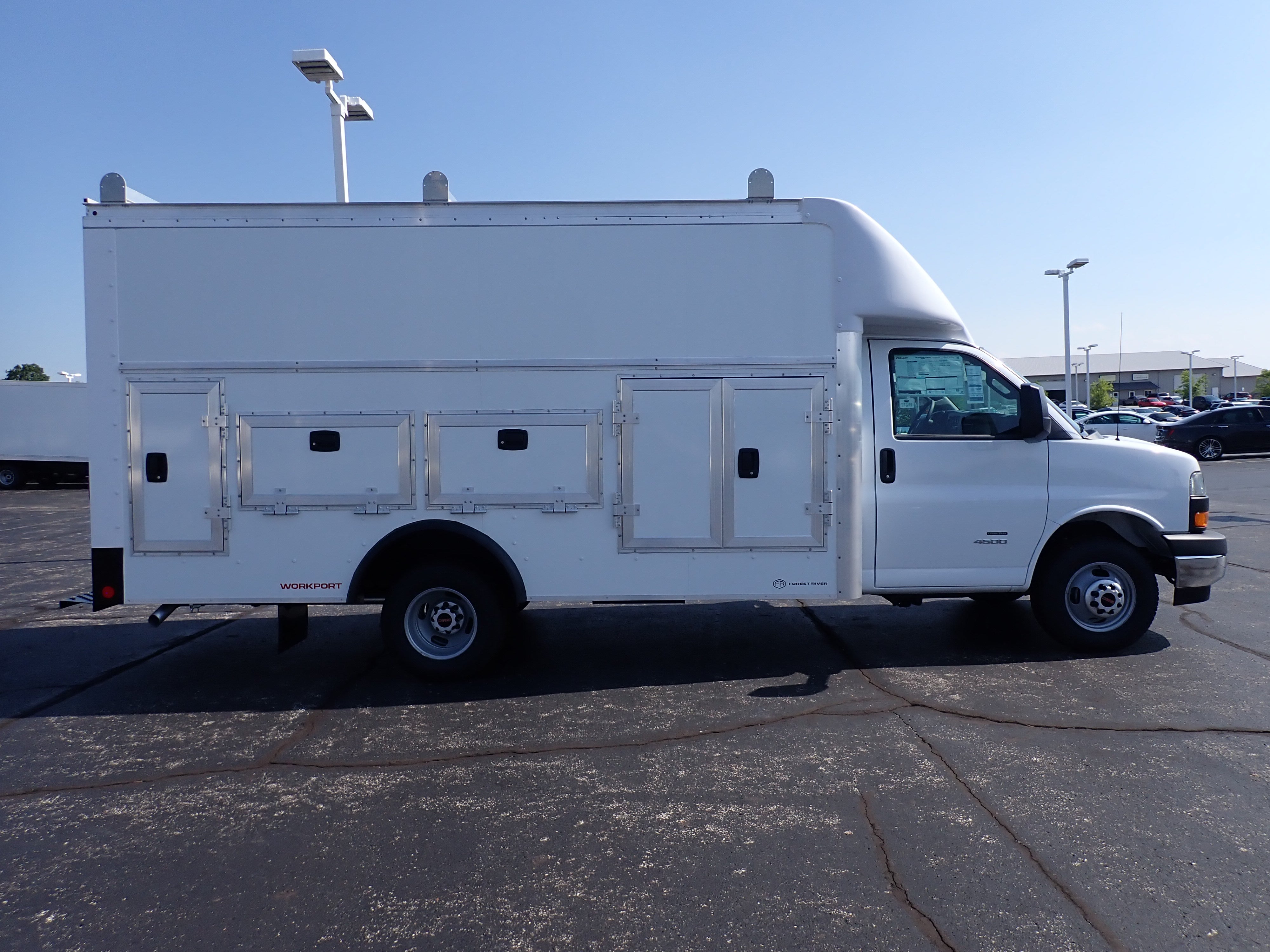 2026 GMC Savana Cutaway 4500 2WT