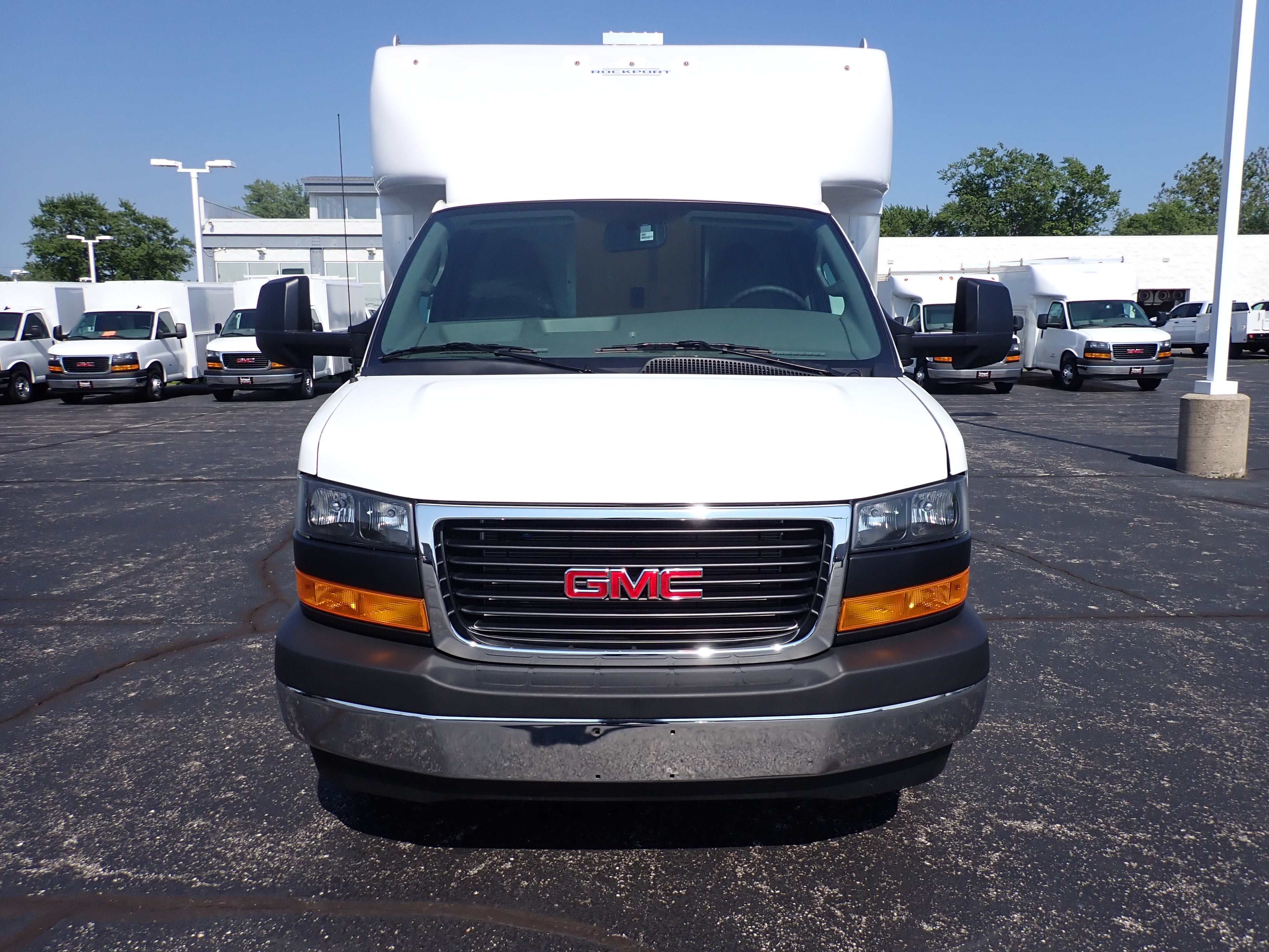 2026 GMC Savana Cutaway 4500 2WT