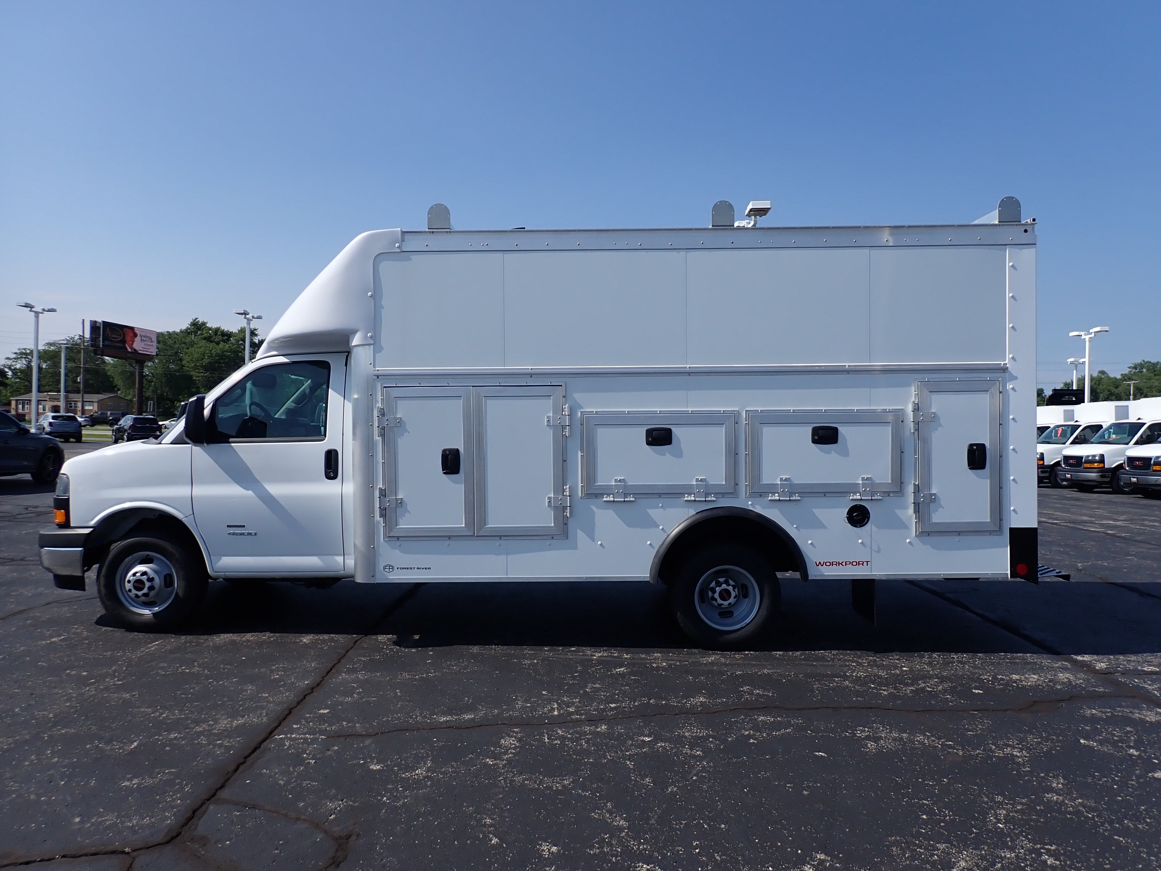 2026 GMC Savana Cutaway 4500 2WT