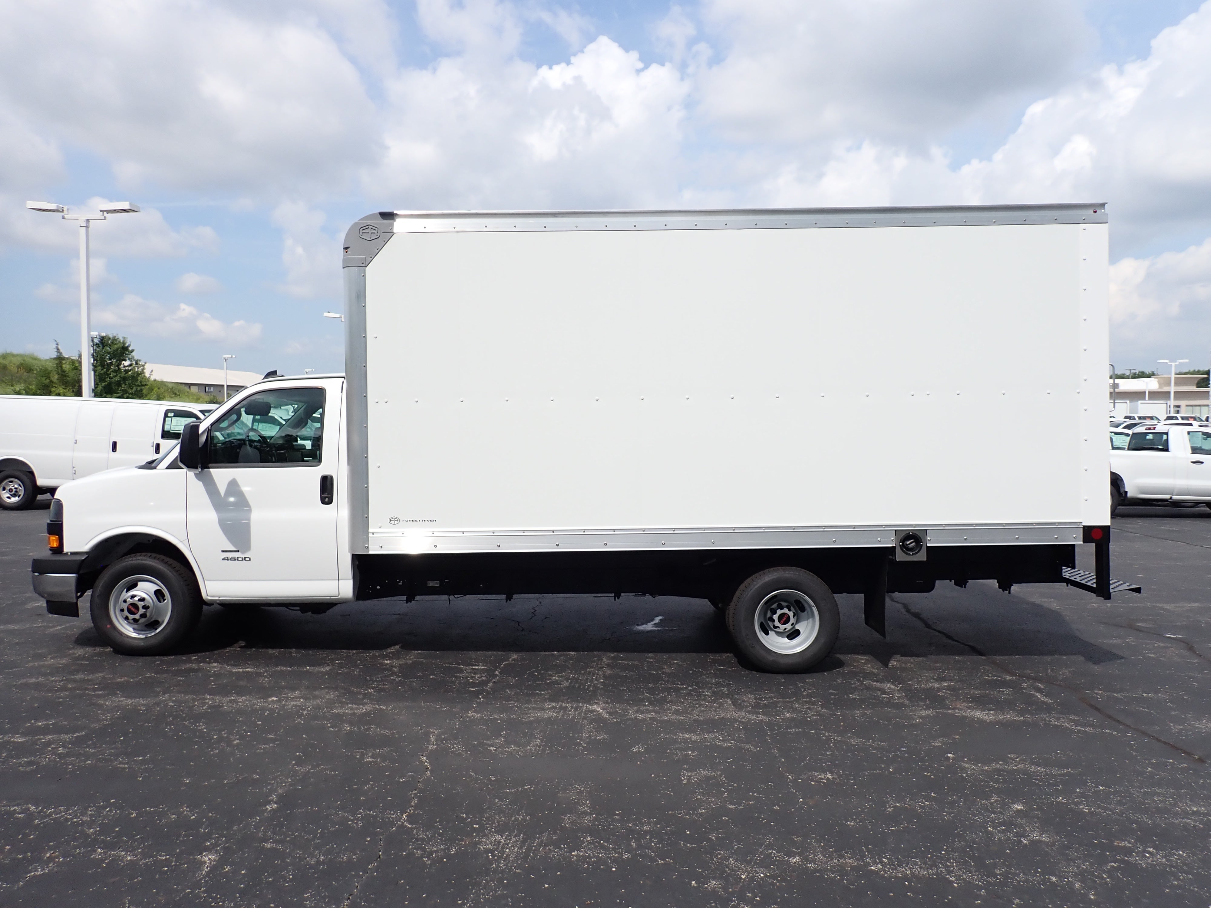 2026 GMC Savana Cutaway 4500 2WT