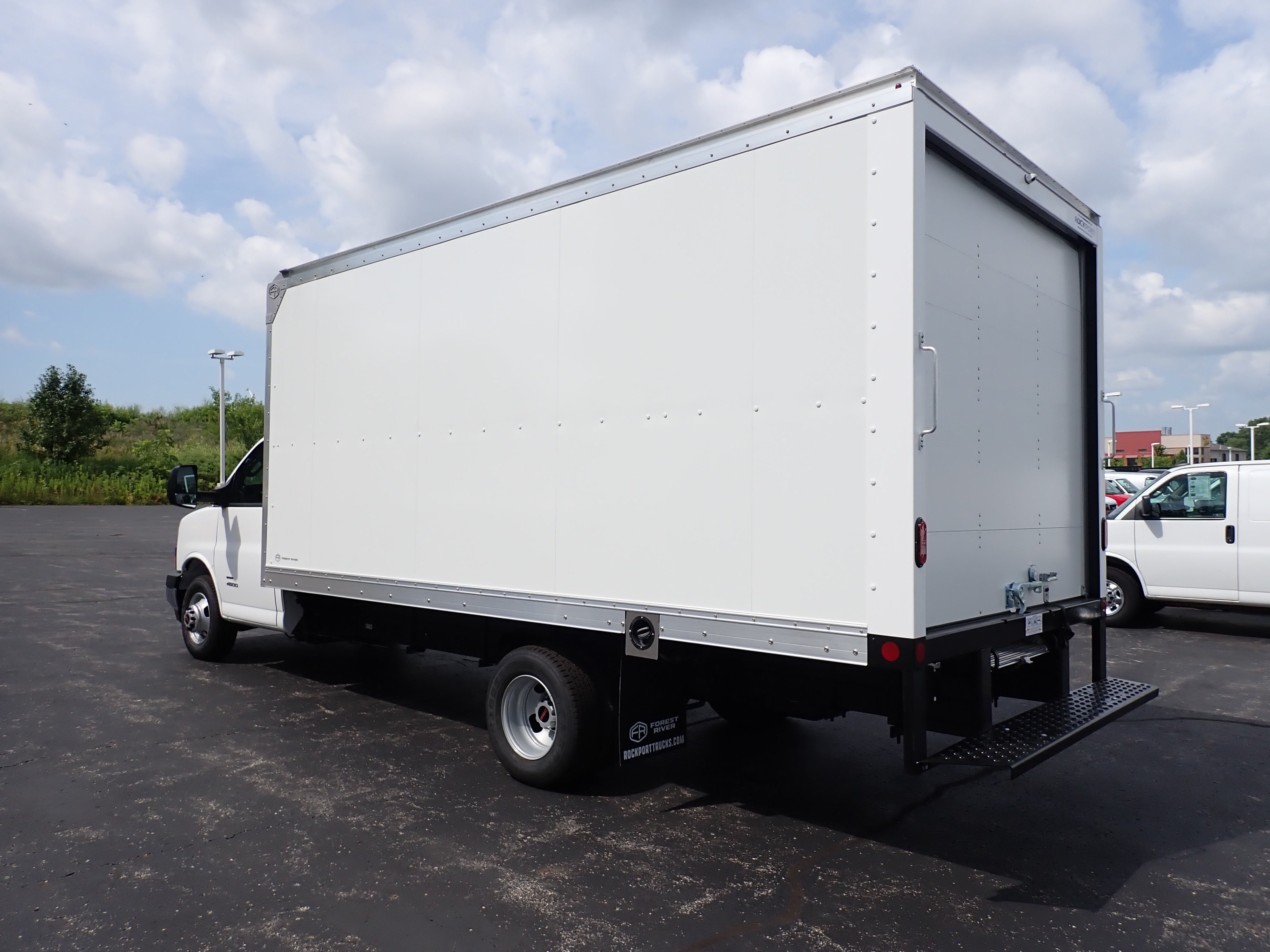 2026 GMC Savana Cutaway 4500 2WT