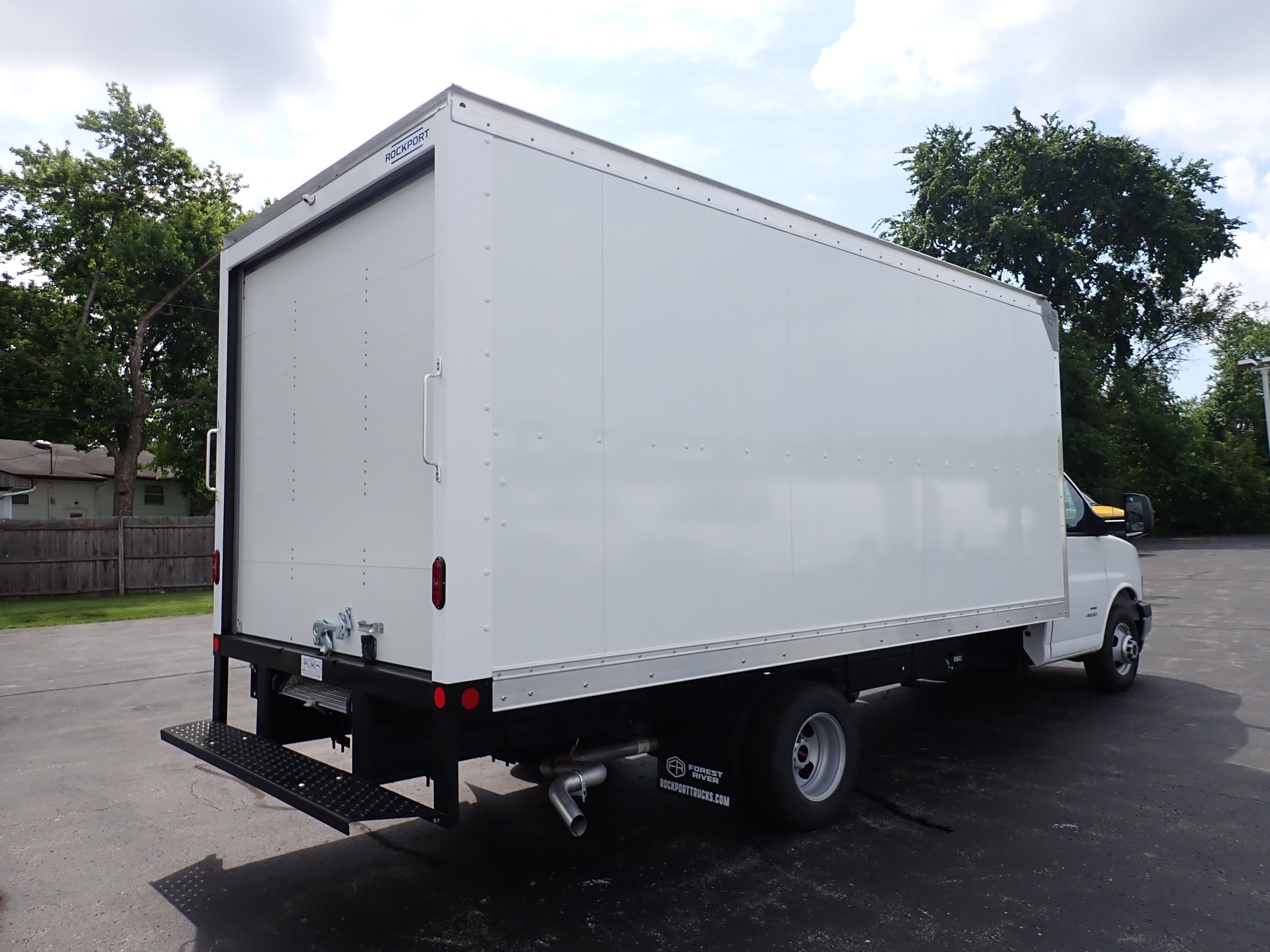 2026 GMC Savana Cutaway 4500 2WT