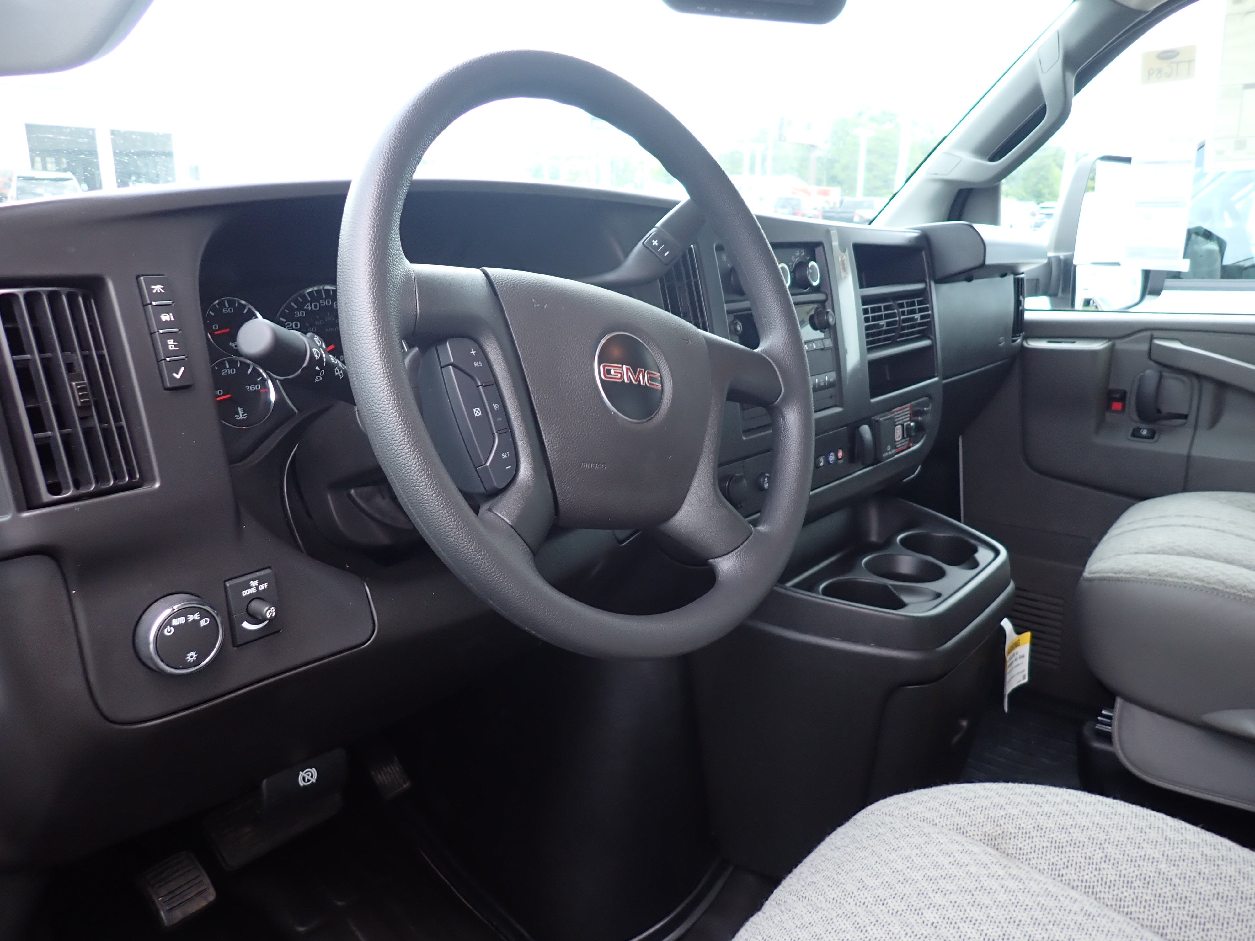 2026 GMC Savana Cutaway 4500 2WT