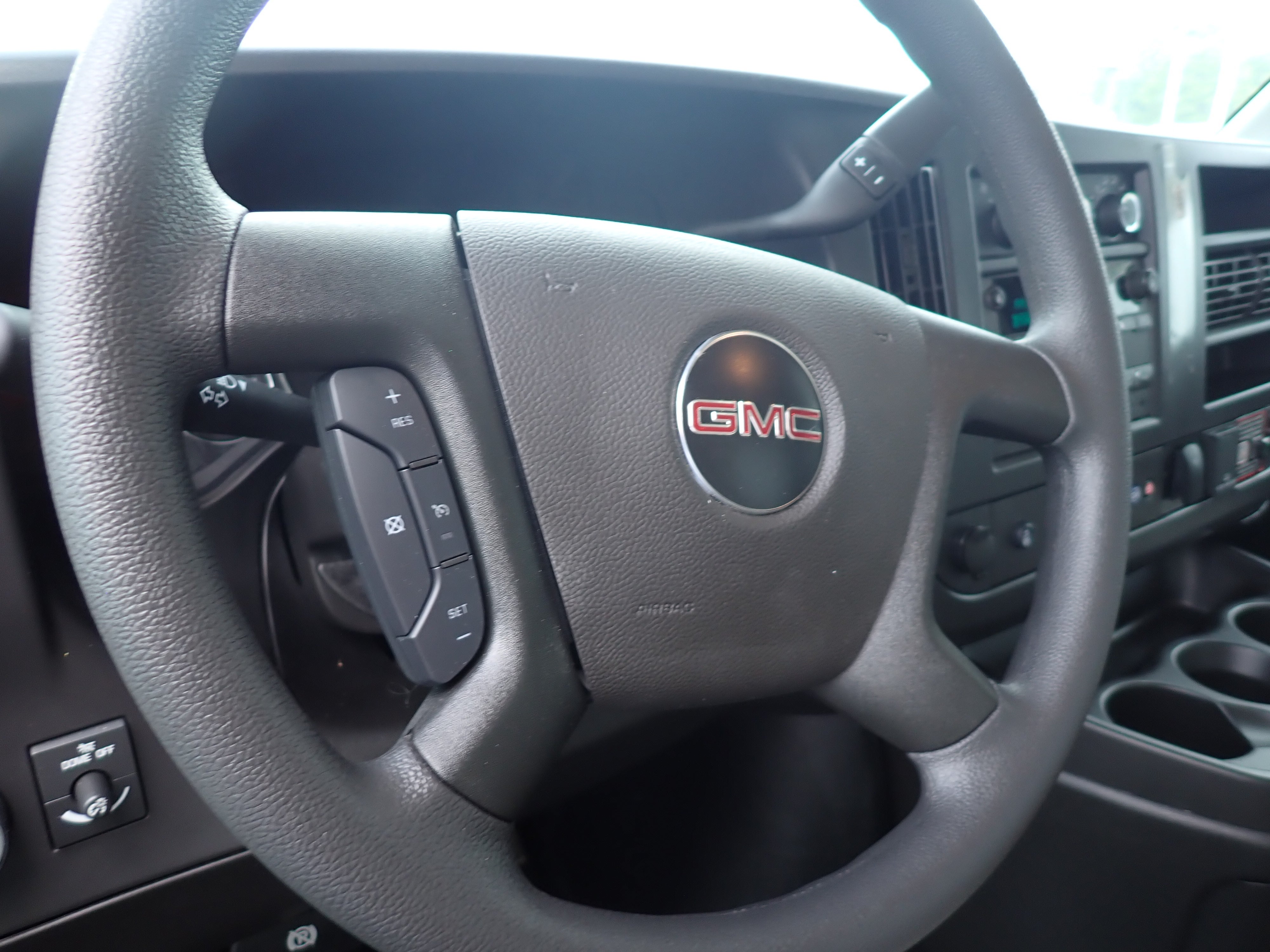 2026 GMC Savana Cutaway 4500 2WT