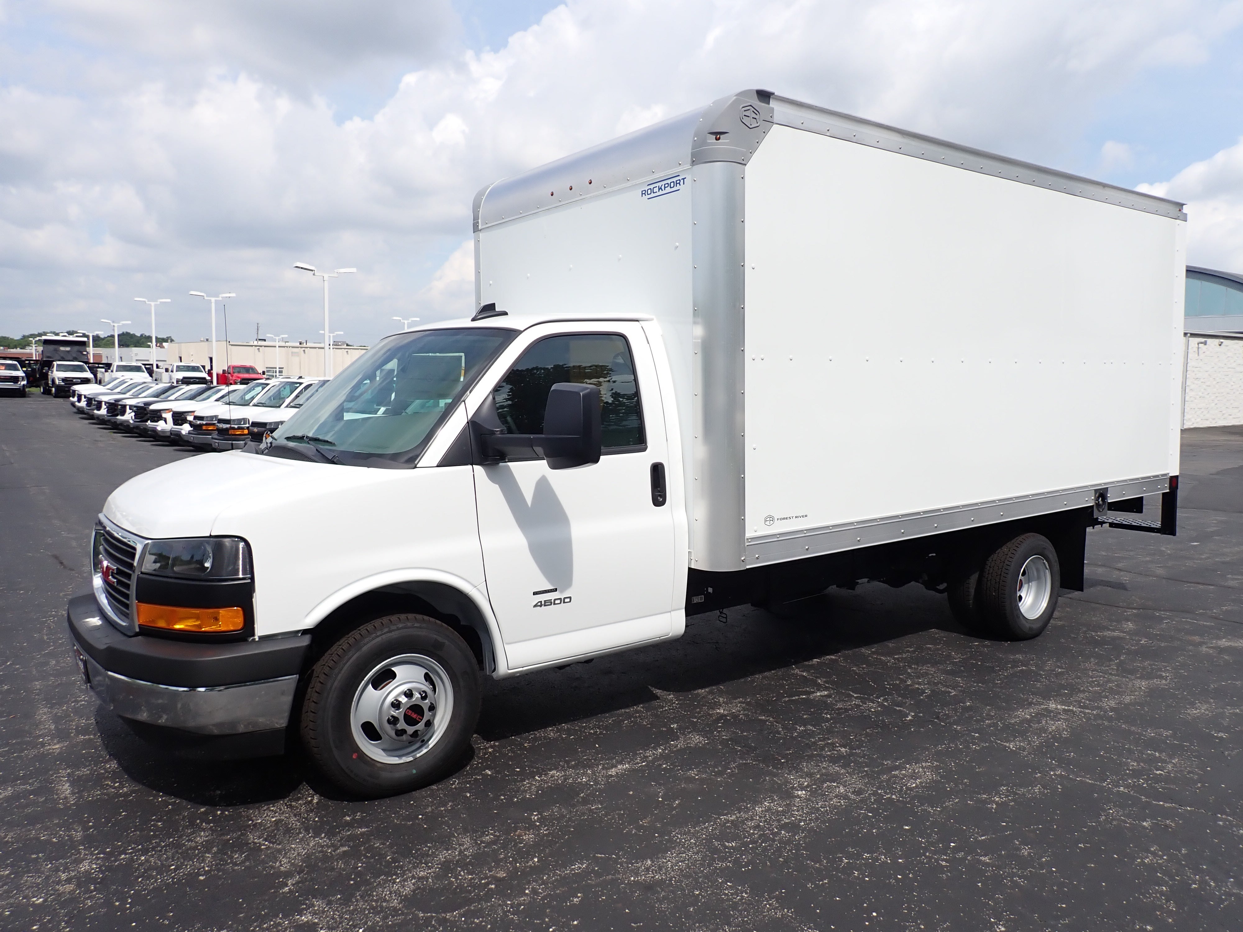 2026 GMC Savana Cutaway 4500 2WT