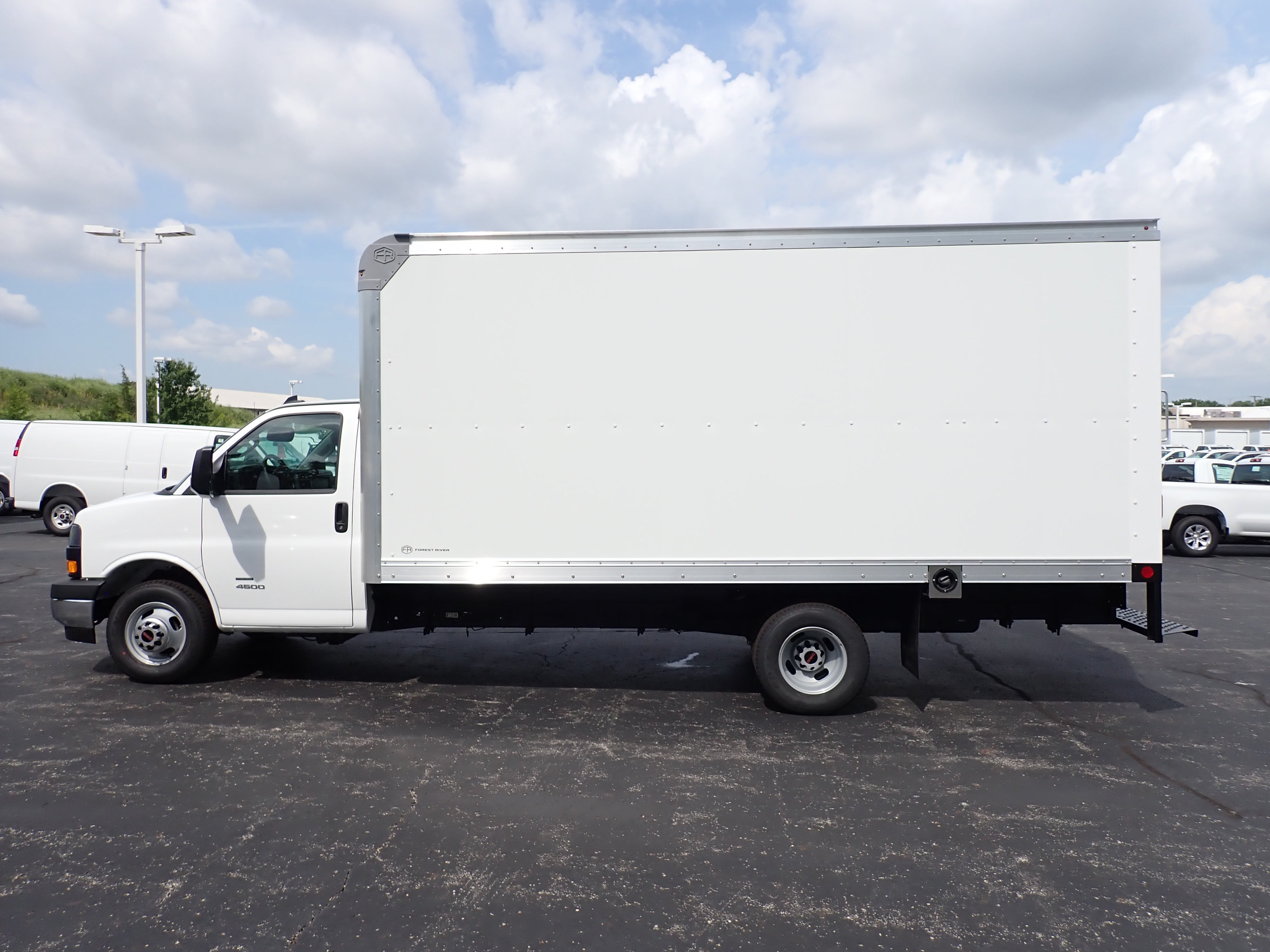 2026 GMC Savana Cutaway 4500 2WT